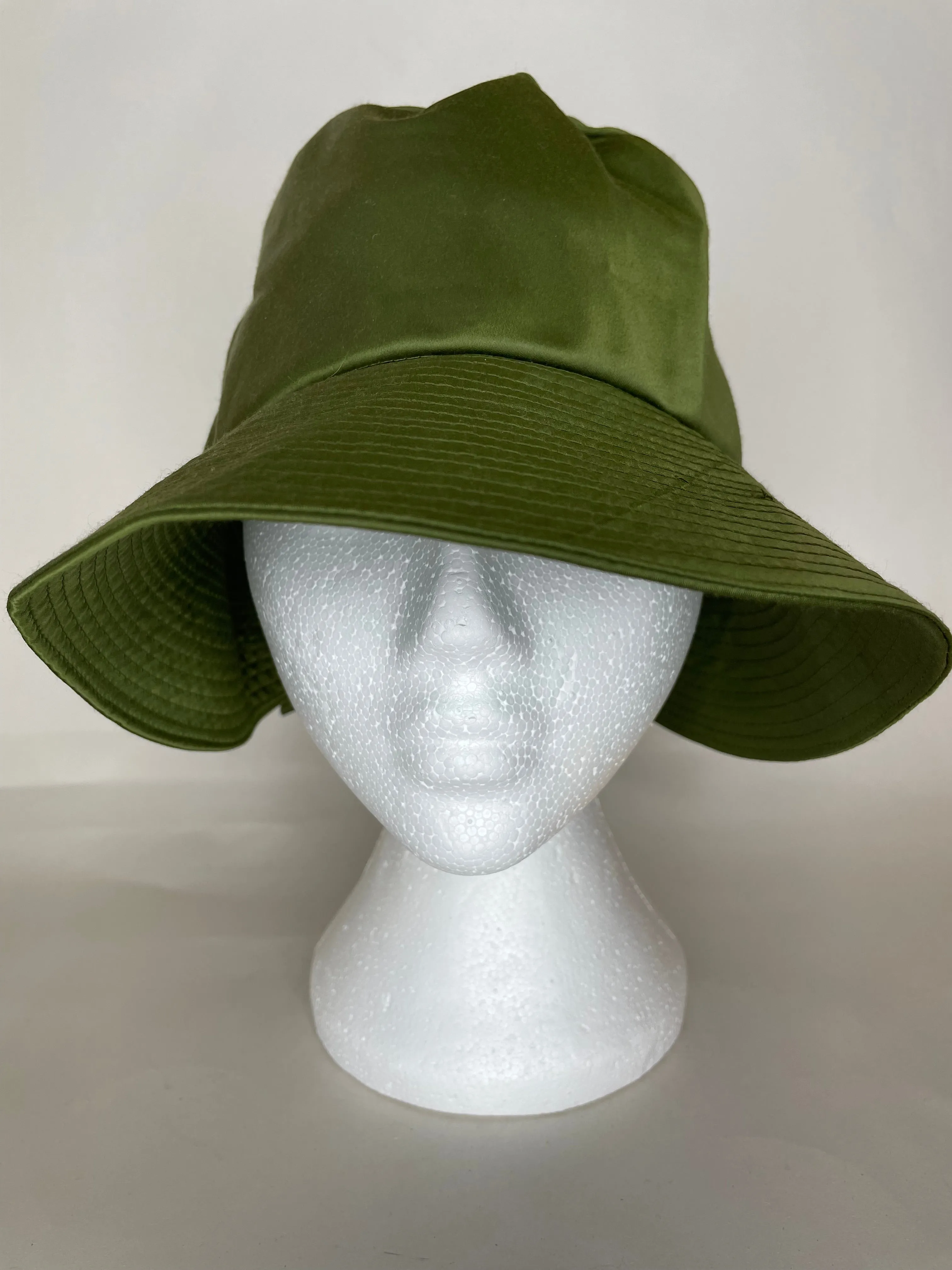 1960s Green Peaked Cloche Hat with Bow Detail - Small