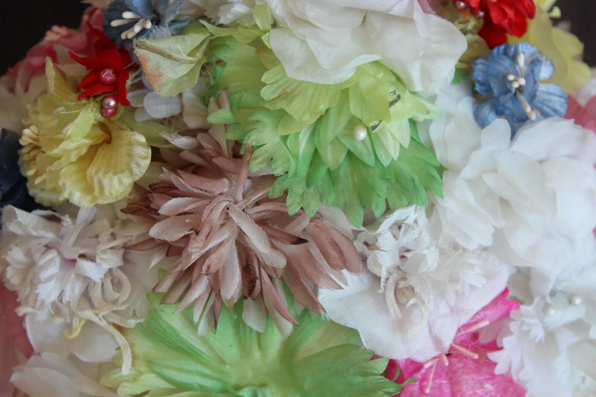 Vintage 1960s White Straw Hat with Flowers