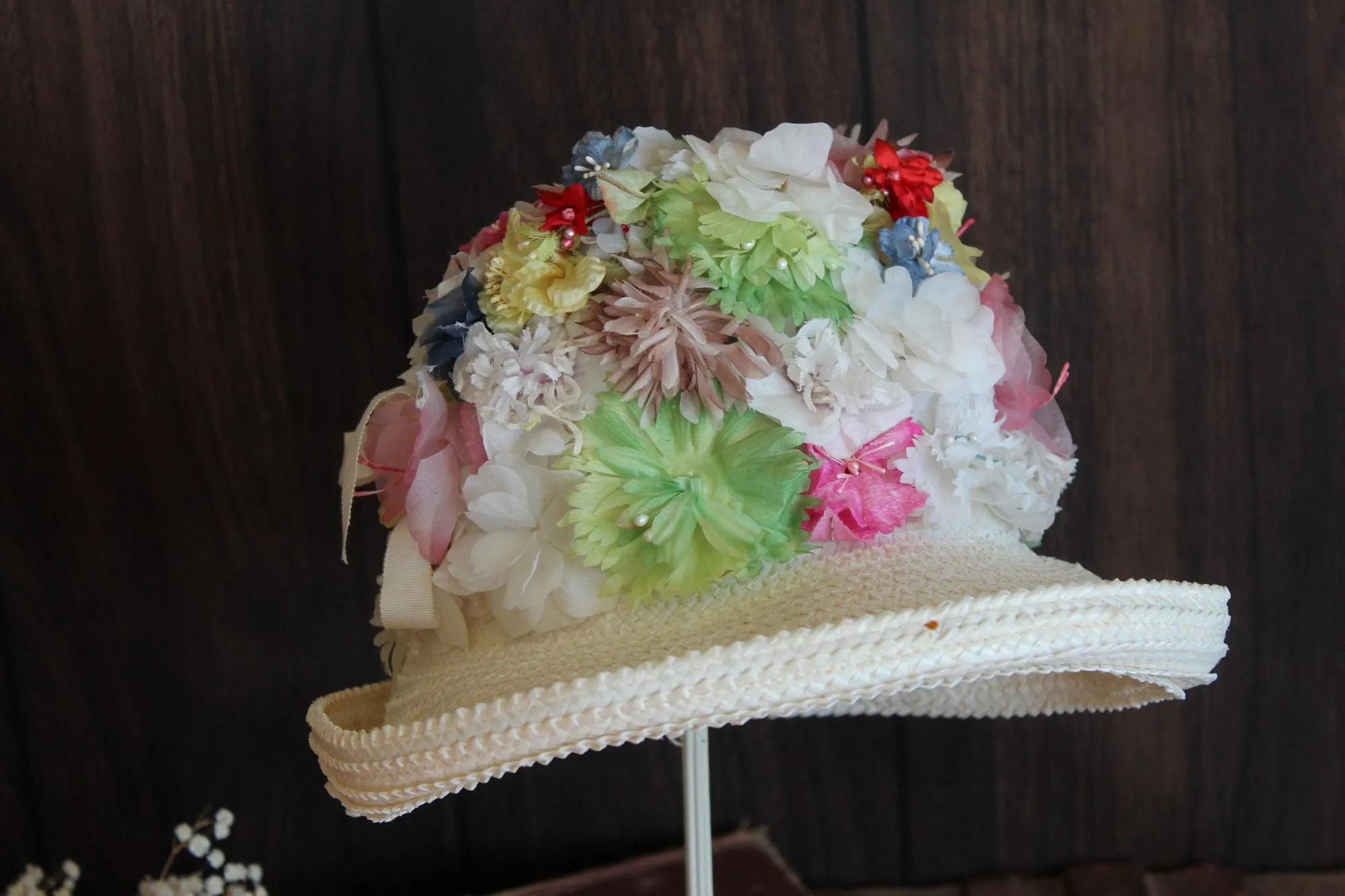 Vintage 1960s White Straw Hat with Flowers