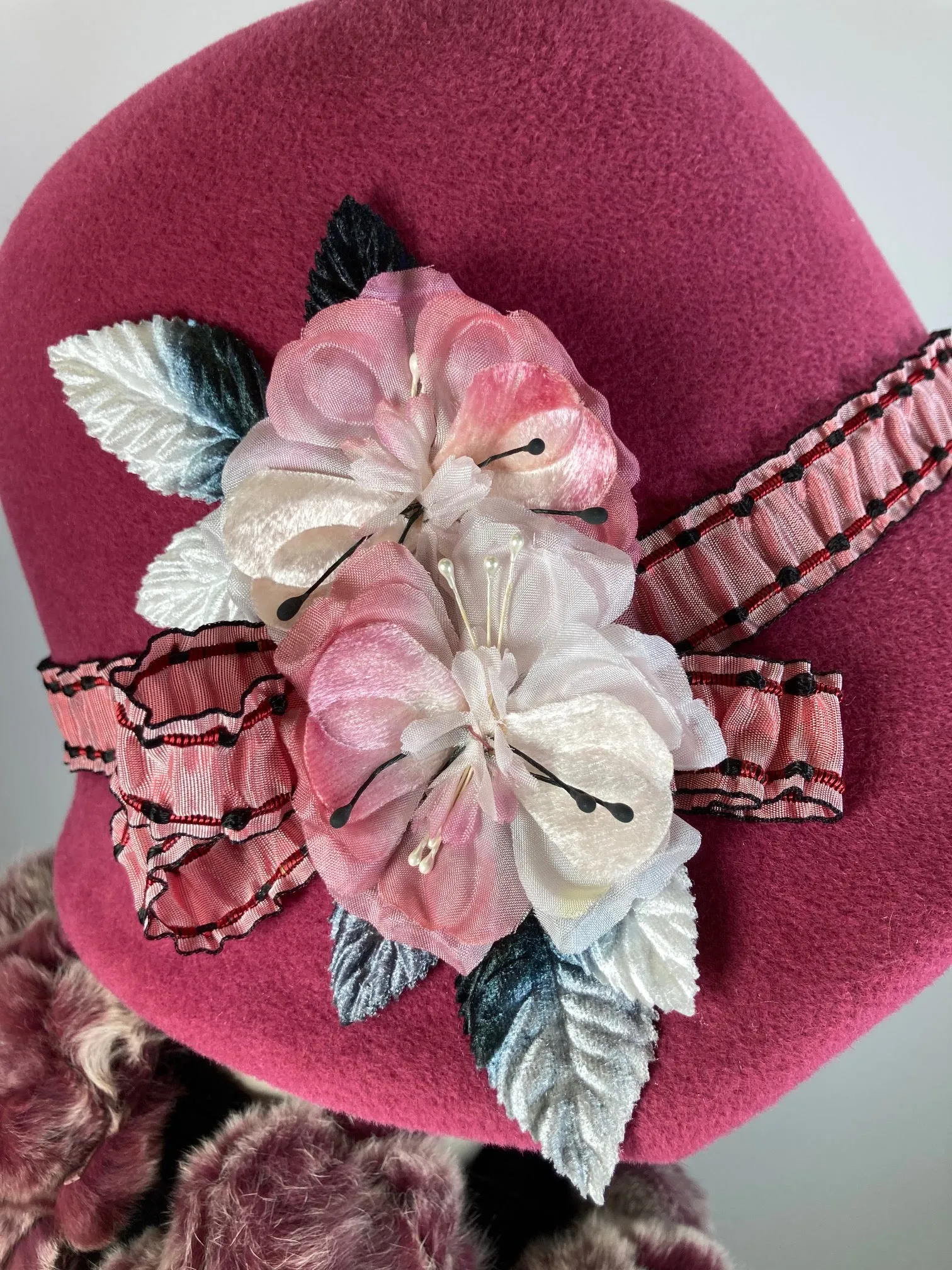 Womens medium pink cloche felt hat. 1920s style Hat. Downton Abbey hat. Feminine Soft Flapper Hat. Retro classic style hat for women. e hat