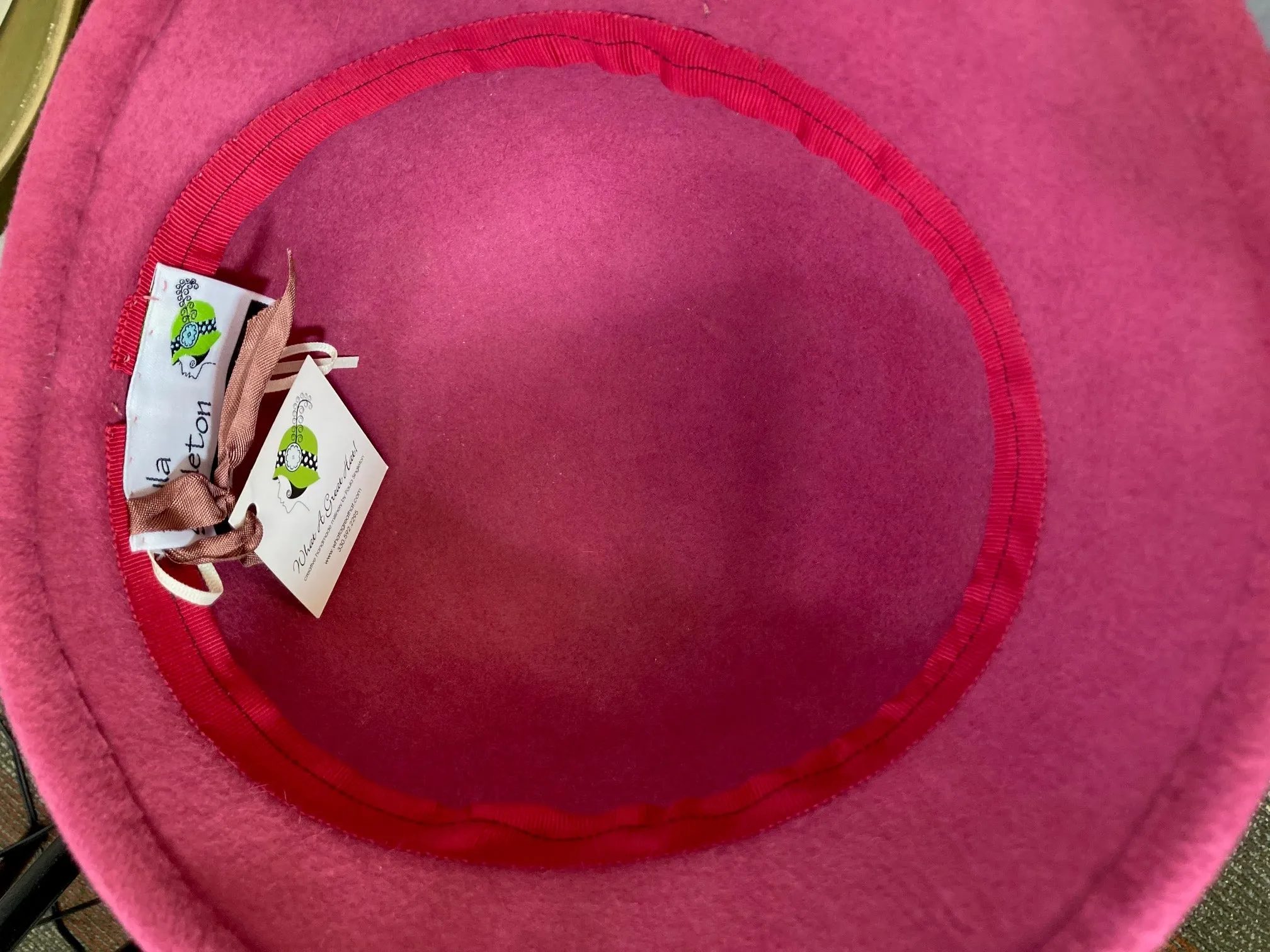 Womens medium pink cloche felt hat. 1920s style Hat. Downton Abbey hat. Feminine Soft Flapper Hat. Retro classic style hat for women. e hat