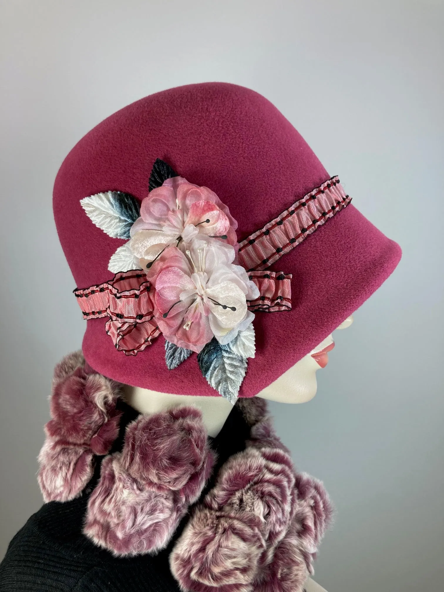 Womens medium pink cloche felt hat. 1920s style Hat. Downton Abbey hat. Feminine Soft Flapper Hat. Retro classic style hat for women. e hat